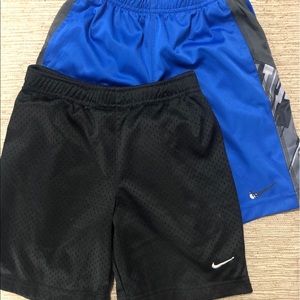 Boys Nike shirts 6/7